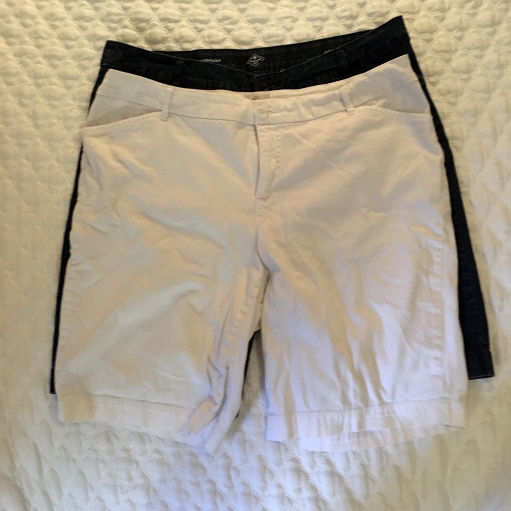 2 St. John’s Bay Bermuda Shorts 20W, Plus Size